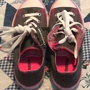 Pink & Gray low Converse size 4
